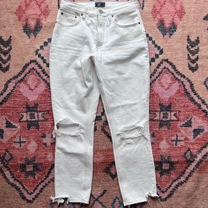 Abercrombie and Fitch High Rise Mom Jeans ⭐️ Size 26/2 ⭐️ White